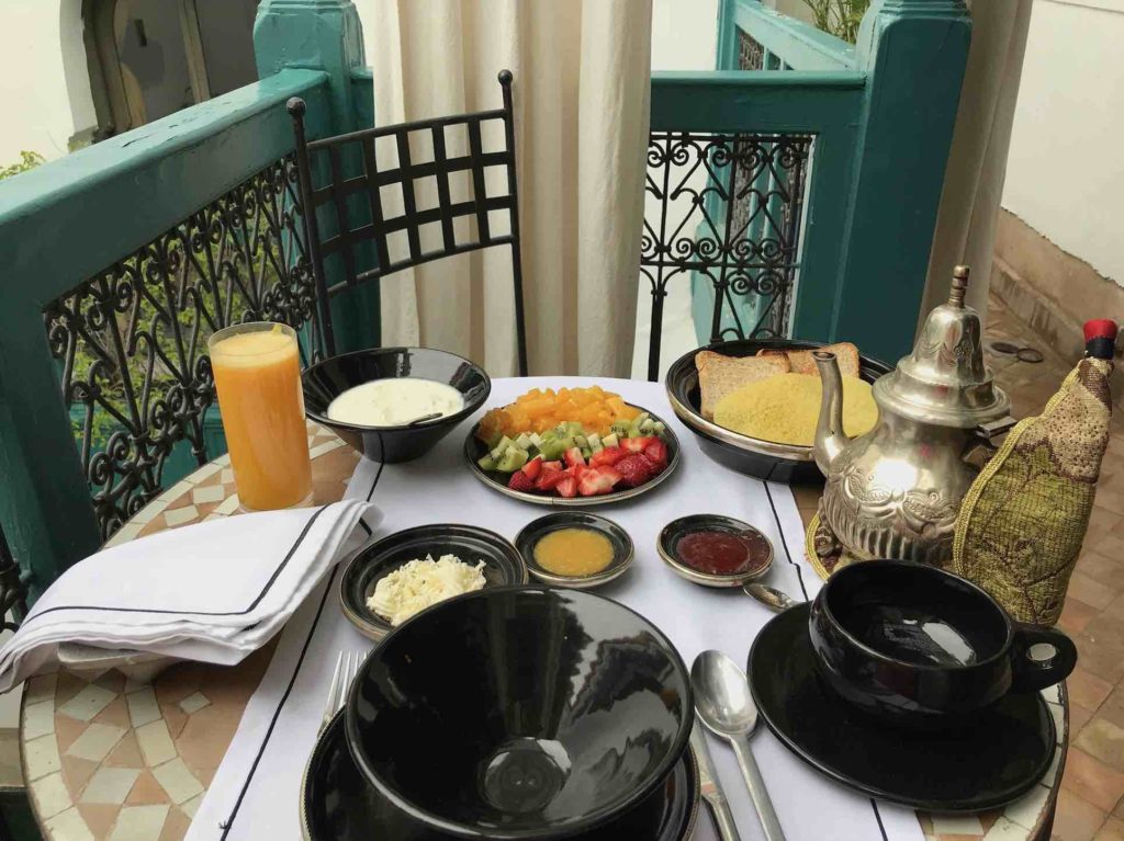 Breakfast set outside overlooking courtyard ar The public spaces at Riad Farnatchi