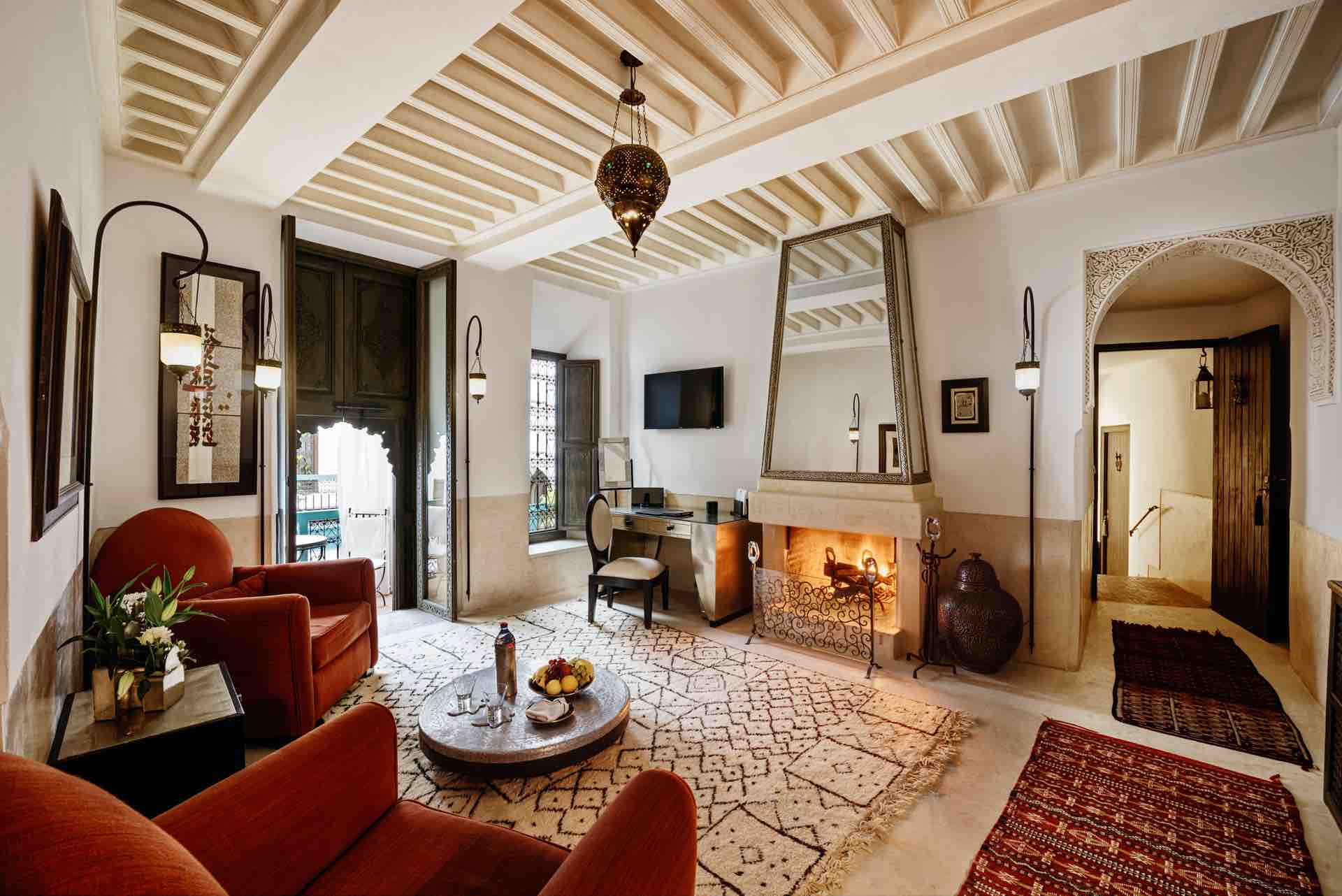 Master suite bedroom at Riad Farnatchi